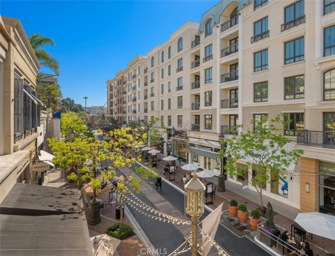 Photo of 722 Americana Way #M263, Glendale, CA 91210 (MLS # OC26226080)