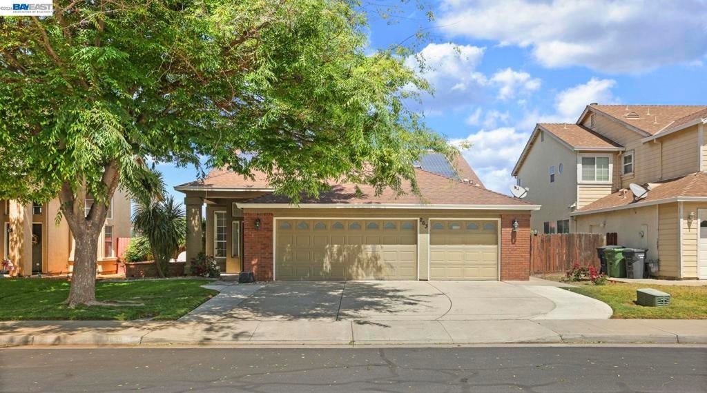 Photo of 263 Fairmont Lane Ln, Tracy, CA 95376 (MLS # 41138379)