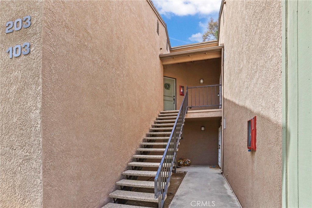 2568 Avenida Del Vista 203