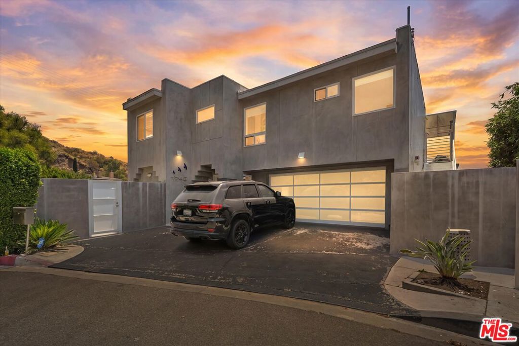 1745 Viewmont Drive