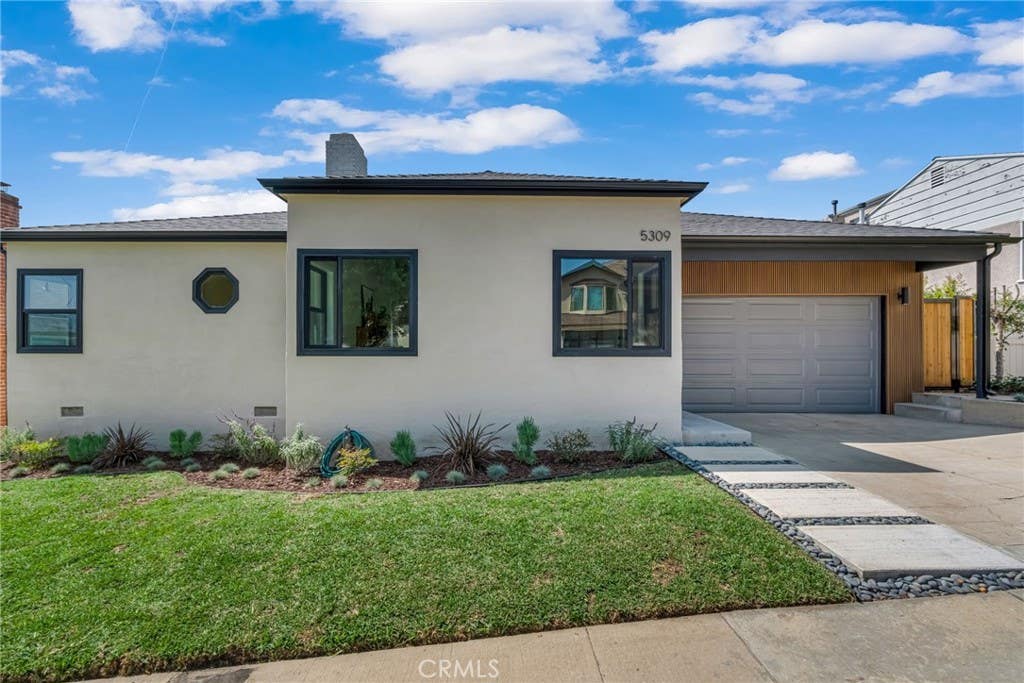 Photo of 5309 Maymont Dr, Los Angeles, CA 90043 (MLS # DW26166177)