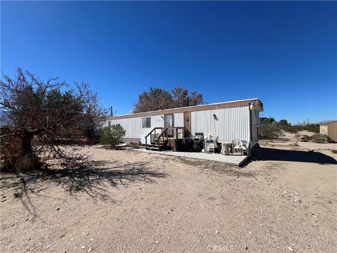 Photo of 10726 Palomar Ave, Lucerne Valley, CA 92356 (MLS # IV26053636)