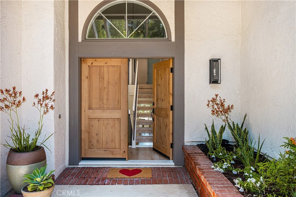 1281 Country Hills