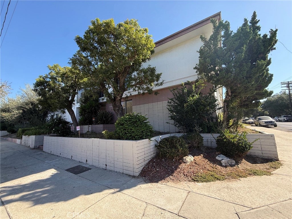 13040 Dronfield Ave 1