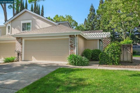 Photo of 1000 Shady Creek Pl, Danville, CA 94526 (MLS # 41129941)