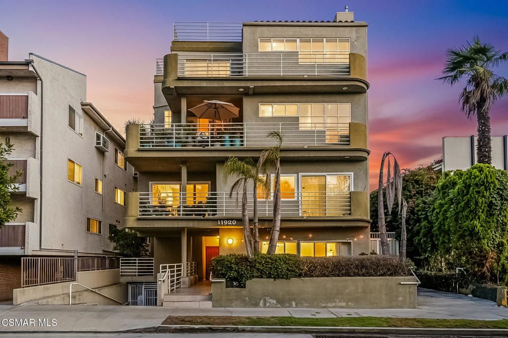 Photo of 11920 Goshen Avenue #202, Los Angeles, CA 90049 (MLS # 225005999)