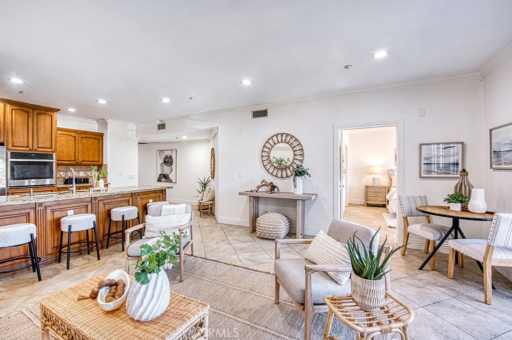 1520 N. El Camino Real 11