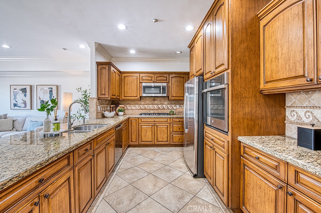 1520 N. El Camino Real 11