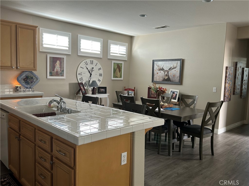 Four Seasons - Residential