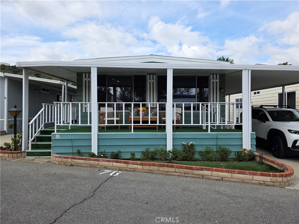 11401 Topanga Cyn Boulevard 76