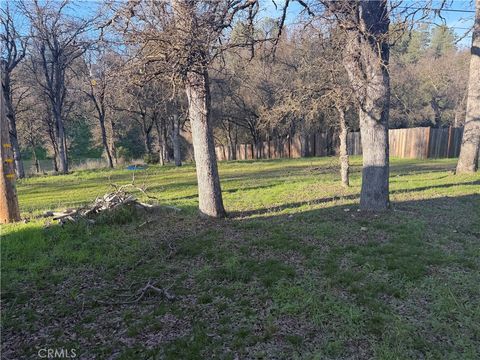 Photo of 15545 Pine Ave, Clearlake, CA 95422 (MLS # LC26006671)