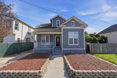 Photo of 684 E Julian Street, San Jose, CA 95112 (MLS # ML82035331)