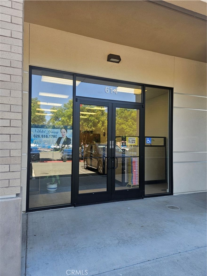 Fremont Times Square Plaza is a highly desirable commercial condominium shopping center, and our unit at the prime location in the plaza.

Suitable for many type of business owners and is also a great real estate investment opportunity.

Nearby Major Retails: Bank of America, Wells Fargo Bank, Fremont Bank, Citi Bank, East West Bank, HSBC Bank, Burger King, Denny's, Starbucks, Safeway, Ranch 99 Market, CVS.

Ample parking, close to highways 880 and 680, and walking distance to Warm Springs BART station