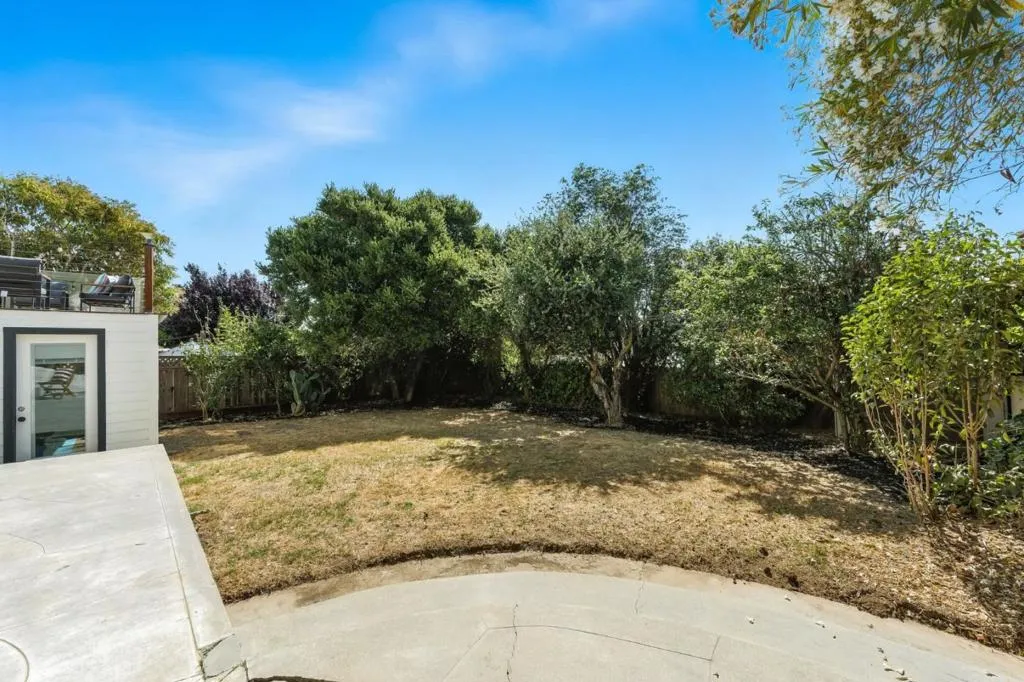 Belmont, California 94002, United States, 5 Bedrooms Bedrooms, ,4 BathroomsBathrooms,Residential,Active,198916