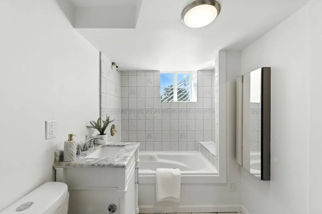 Belmont, California 94002, United States, 5 Bedrooms Bedrooms, ,4 BathroomsBathrooms,Residential,Active,198916