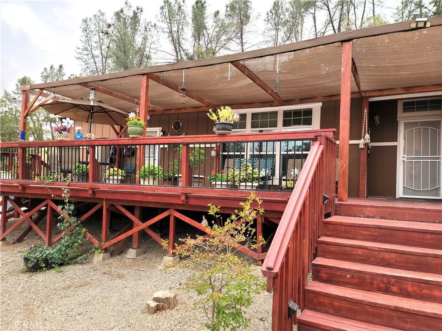 WELCOME HOME TO YOUR RURAL RETREAT Discover this beautifully maintained 3-bedroom, 2-bath manufactured home built in

2015, offering 1,792 sq ft of comfortable living space on 2.02 acres in Corning. Inside, you’ll find an inviting open floor plan with a cozy

fireplace in the living room, carpet throughout with vinyl flooring in the kitchen and bathrooms, and a spacious kitchen and dining area

perfect for everyday living and entertaining. The primary suite is a true retreat, featuring a large walk-through closet, a soaking tub with a

separate stand-alone shower, and a pocket door for the toilet to maximize privacy and convenience. Step outside to a large front deck

where you can enjoy peaceful country mornings and evenings. The property also includes a detached 3-car garage/workshop with ample

space for vehicles, tools, or projects, and most importantly, owned solar panels that dramatically reduce monthly utility costs — a huge

savings benefit for years to come. With well and septic utilities, rural estate zoning, an HOA of just $75 per month, and eligibility for

conventional financing