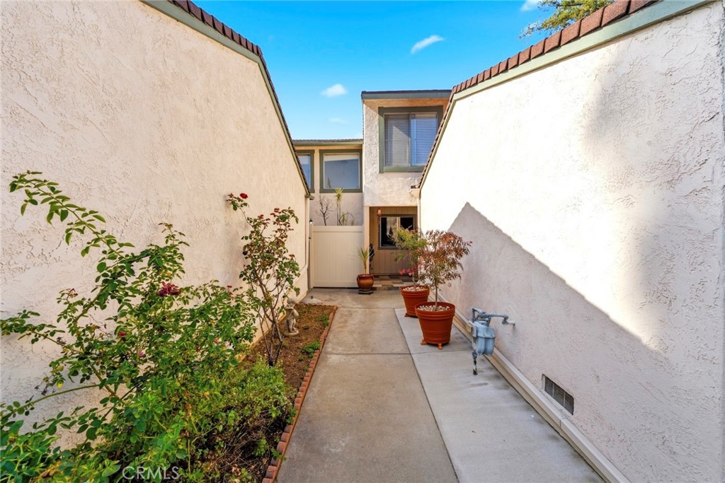 836 E Ponderosa