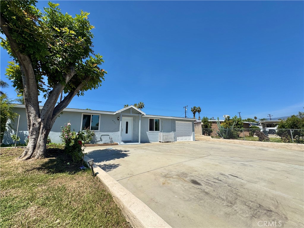 437 N Begonia