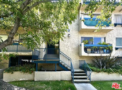 Photo of 14560 Clark Street #102, Sherman Oaks, CA 91411 (MLS # 26833509)