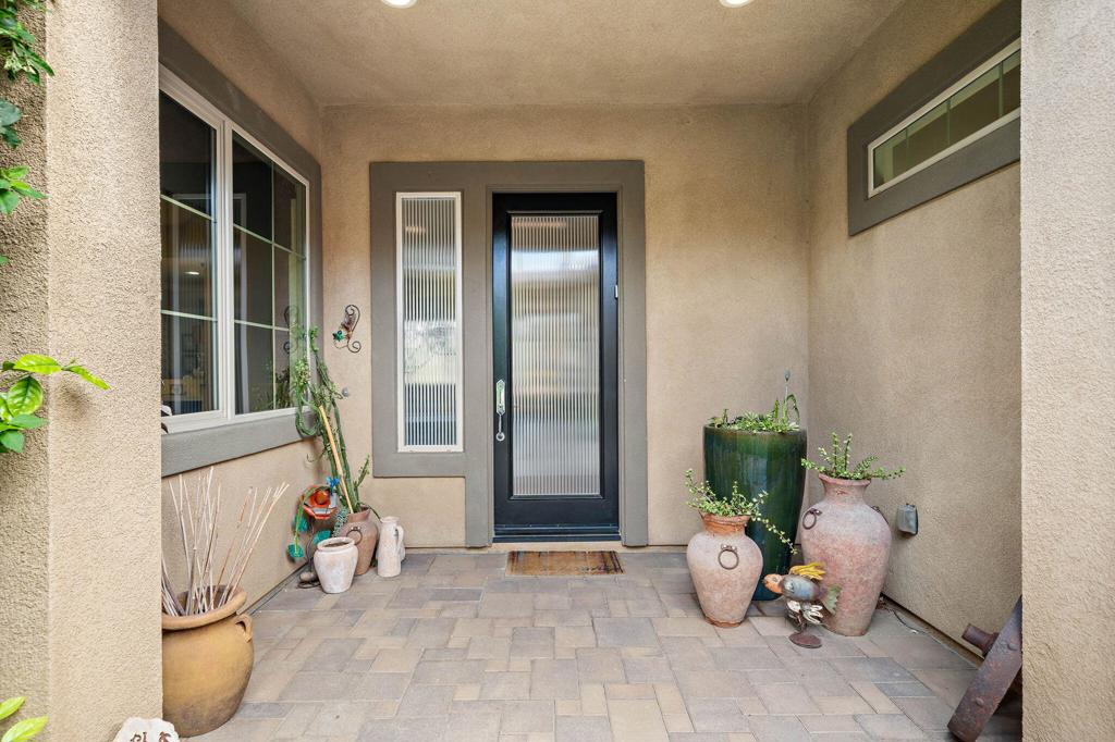 81194 Avenida Colonias