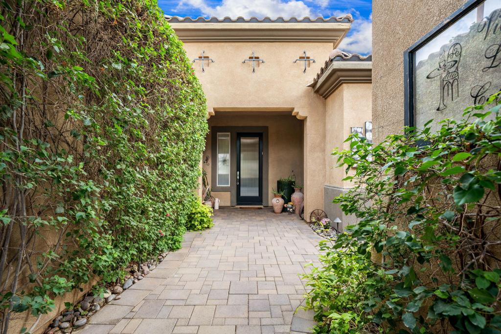 81194 Avenida Colonias