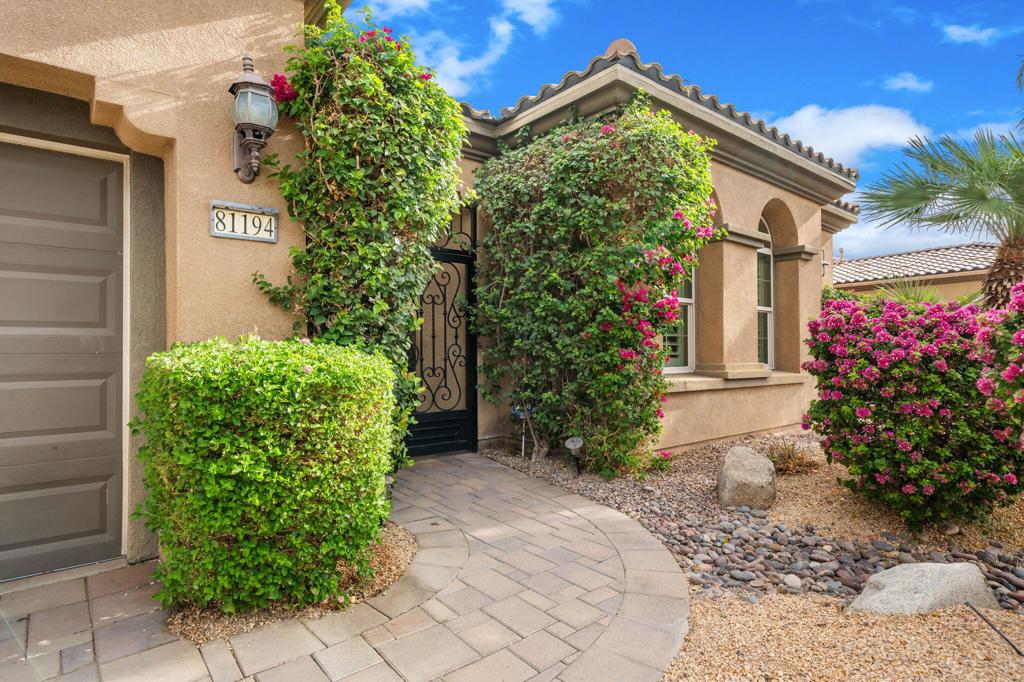 81194 Avenida Colonias