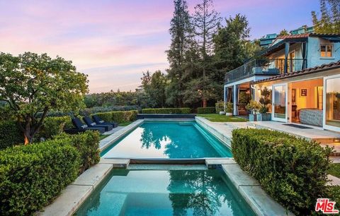 Photo of 1514 Sunset Plaza Drive, Los Angeles, CA 90069 (MLS # 25621909)