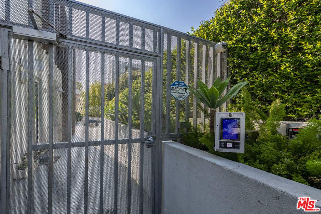 Photo of 1345 Havenhurst Drive #15, Los Angeles, CA 90046 (MLS # 26851045)