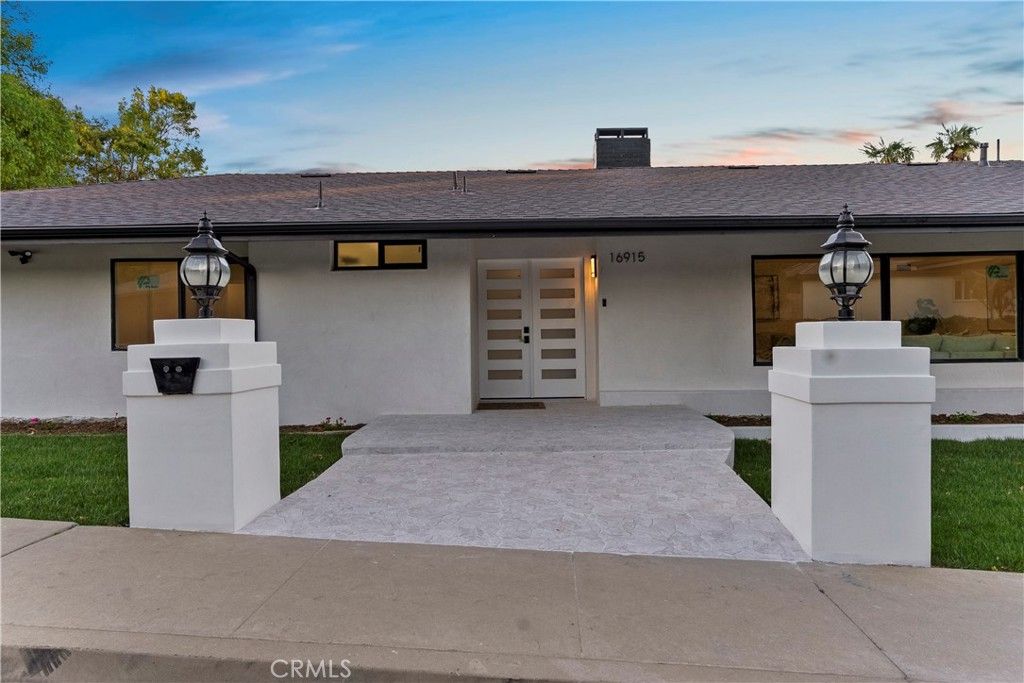 Photo of 16915 Dormie Pl, Encino, CA 91436 (MLS # PW26032385)