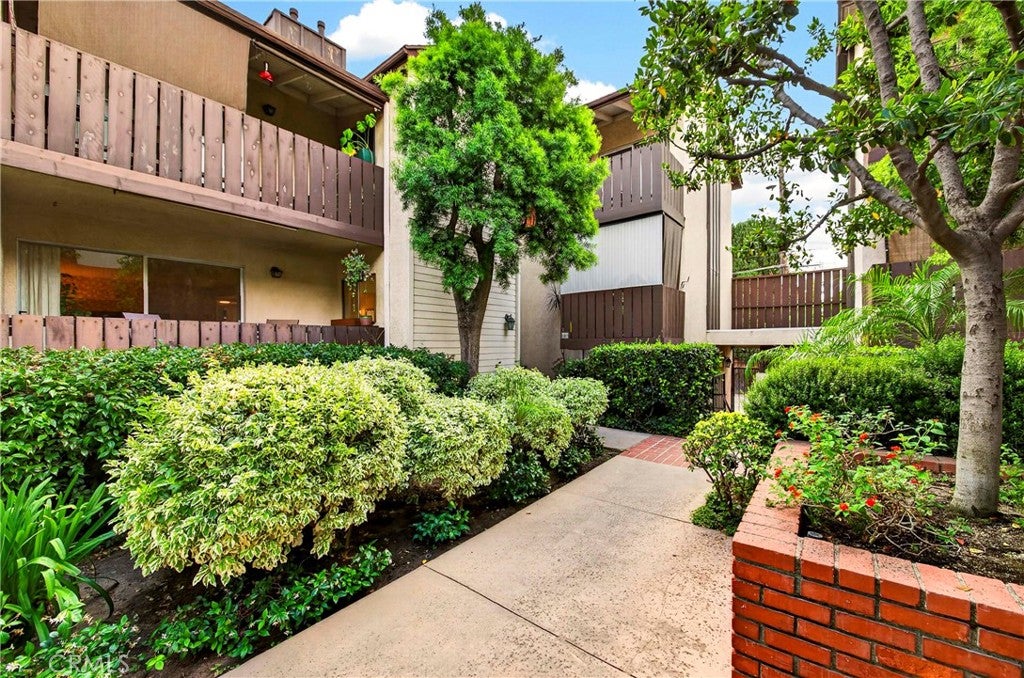 15020 Victory Boulevard 104, Van Nuys CA 91411