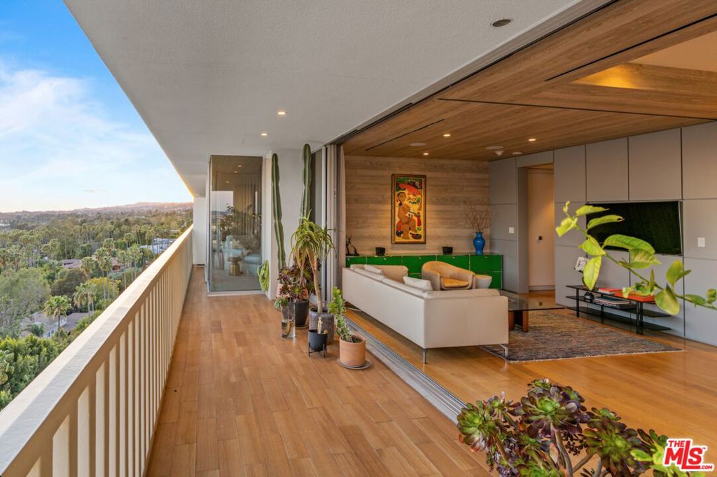 9255 Doheny Road 1206