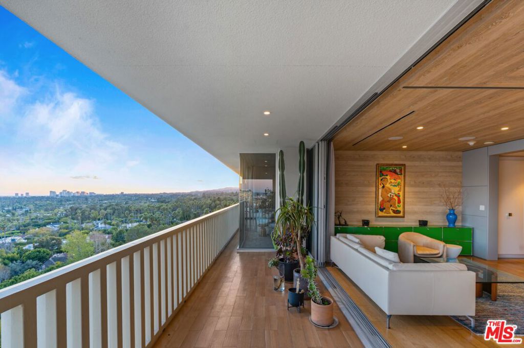 9255 Doheny Road 1206