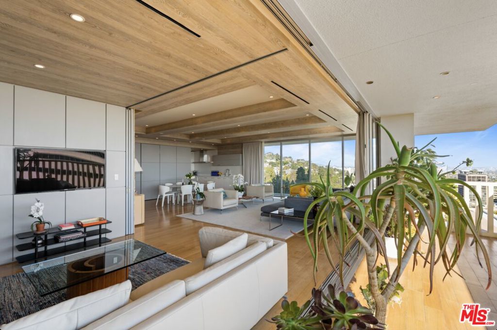 9255 Doheny Road 1206