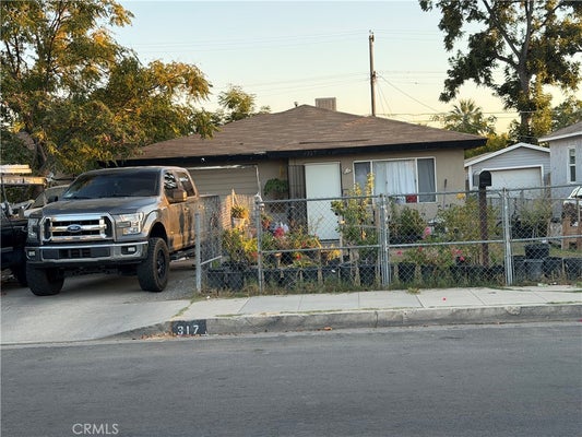 317 WOODROW AVE, BAKERSFIELD, CA 93308 - Image d53e40baad7c4e1e935802995b7d1a3f/3763308790