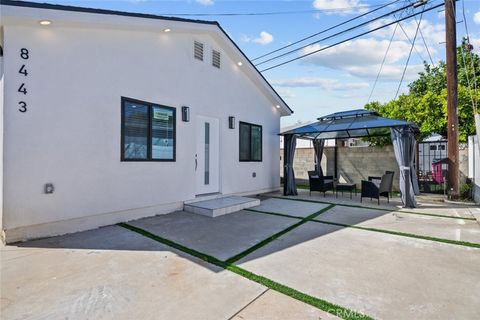 Photo of 8443 Colbath Avenue, Panorama City, CA 91402 (MLS # SR26046588)