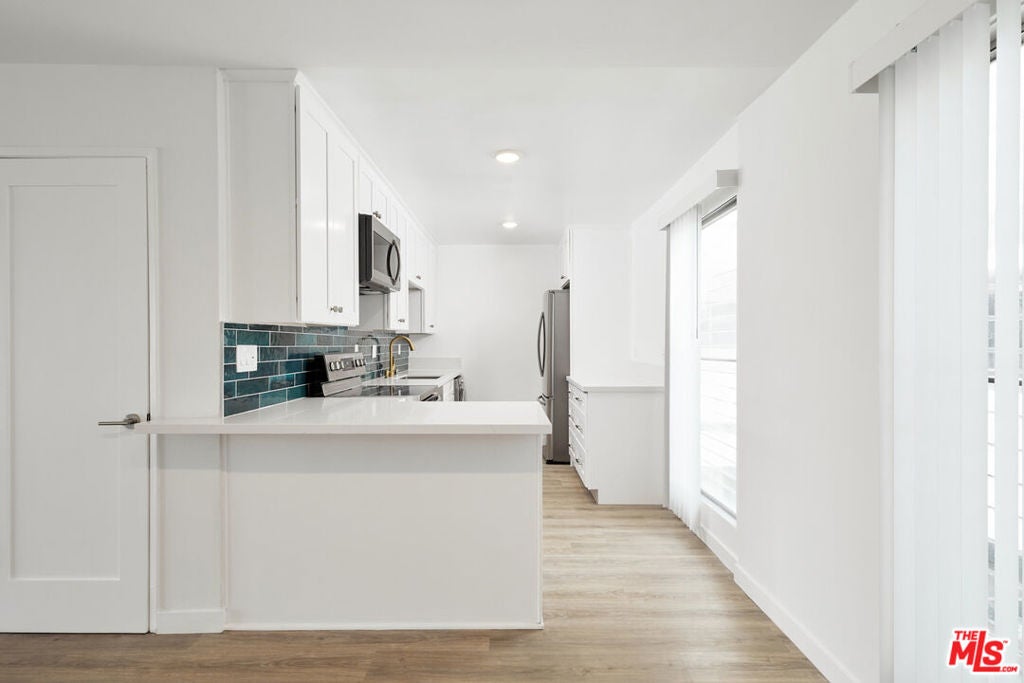 305 San Vicente Boulevard 209