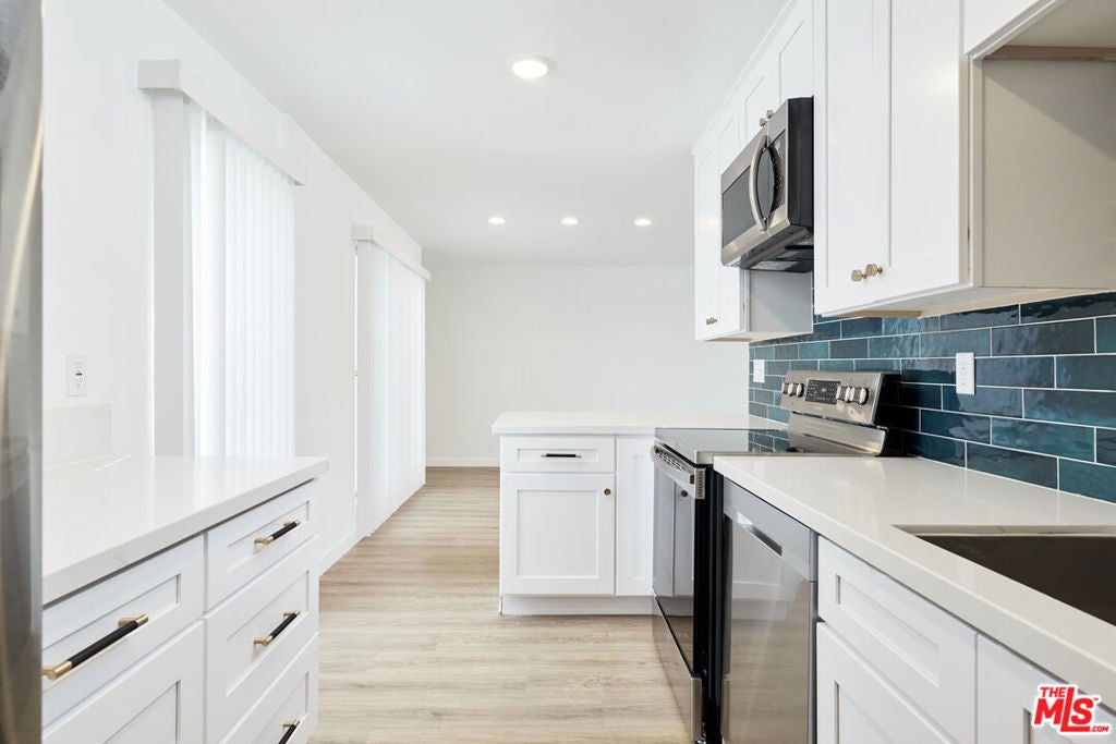 305 San Vicente Boulevard 209