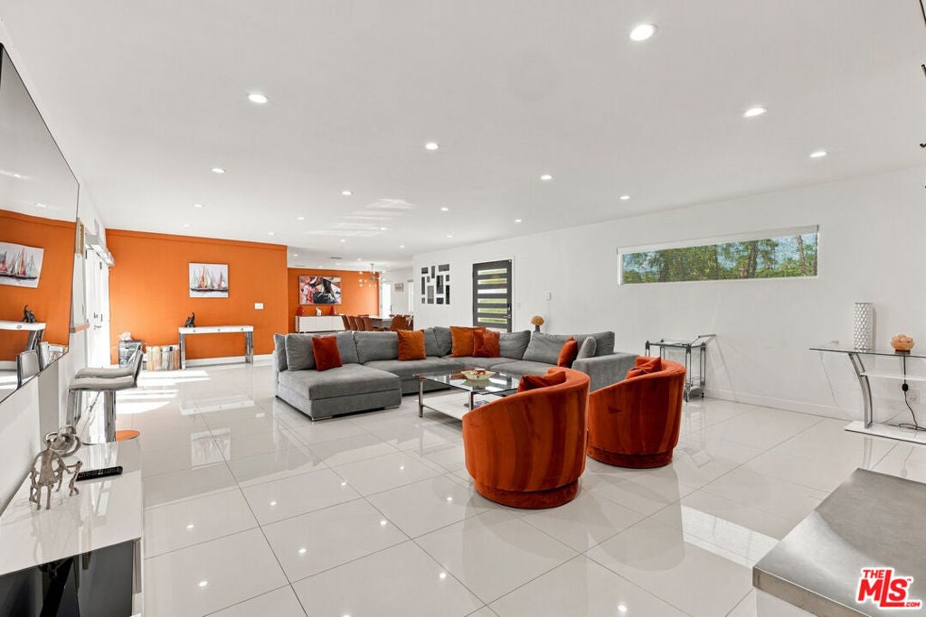 1055 E Racquet Club Road