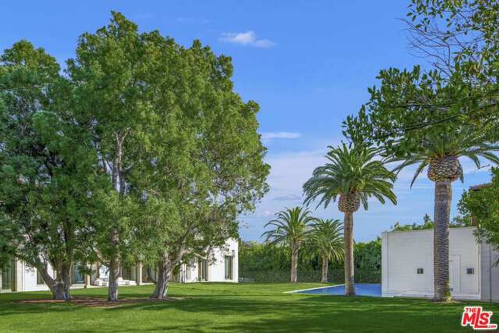 Photo of 133 S Mapleton Drive, Los Angeles, CA 90024 (MLS # 24463937)