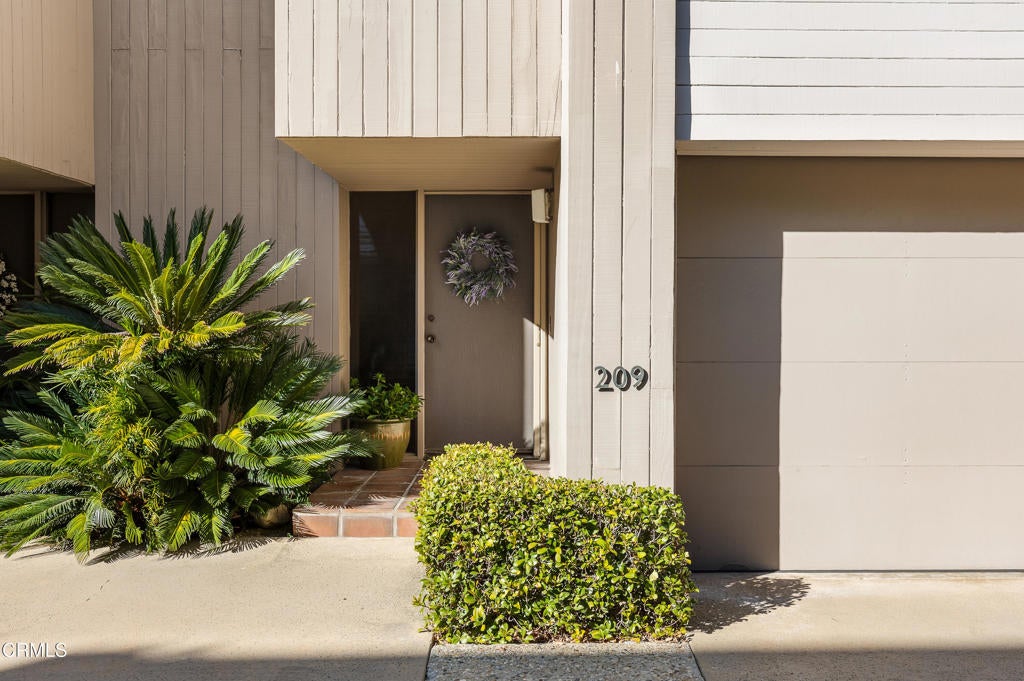 209 N Grand Avenue