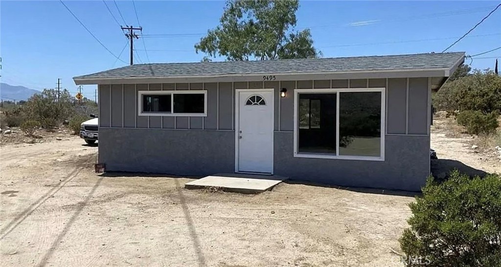 Remodeled Single Story Home in Morongo Valley. 1 bedroom, 1 bathroom, This home is gorgeous and has been updated throughout. The home has new flooring, new windows, and new roof have been installed about a year ago.