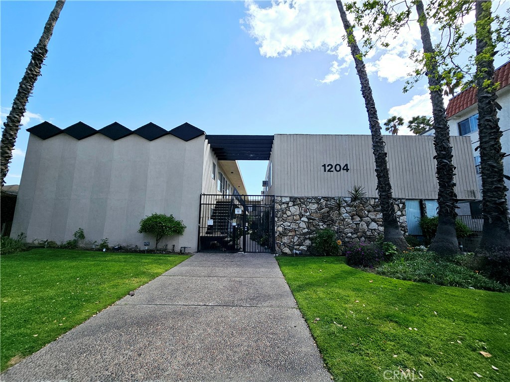 1204 E Lexington Drive