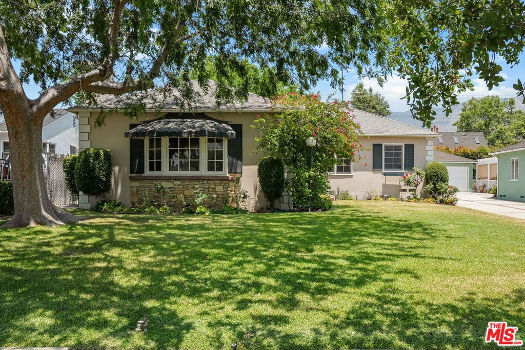 2365 Las Lunas Street