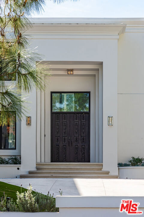 12000 Crest Court