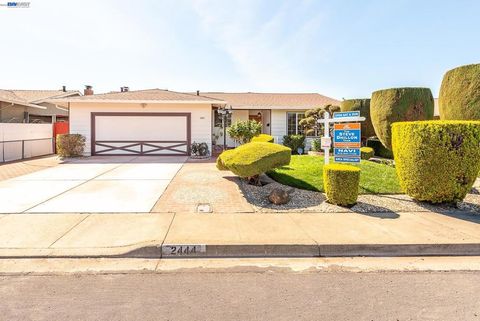 Photo of 2444 Douglas St St, Union City, CA 94587 (MLS # 41127694)