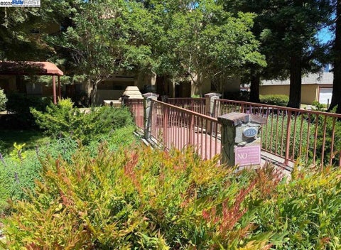 Photo of 1310 Walden Rd Rd #11, Walnut Creek, CA 94597 (MLS # 41117132)