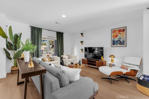 Photo of 481 W Sunview Ave, Palm Springs, CA 92262 (MLS # SB25275047)