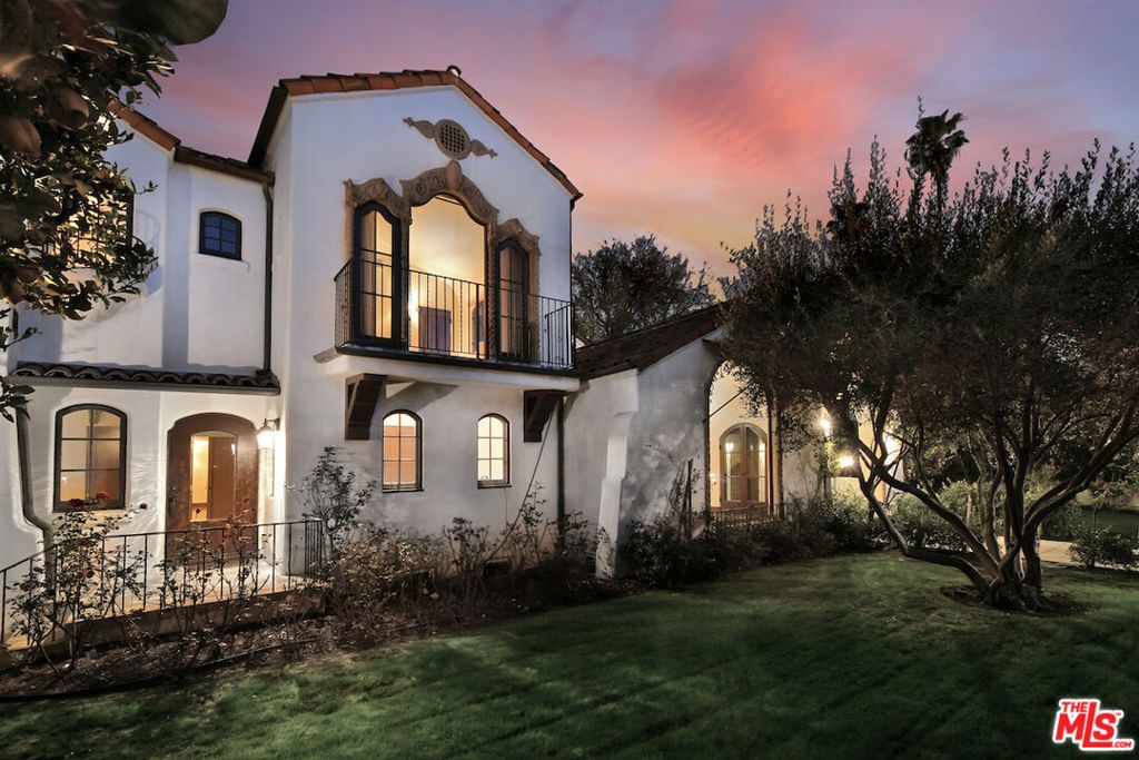 Photo of 4352 Forman Avenue, Toluca Lake, CA 91602 (MLS # 26668785)