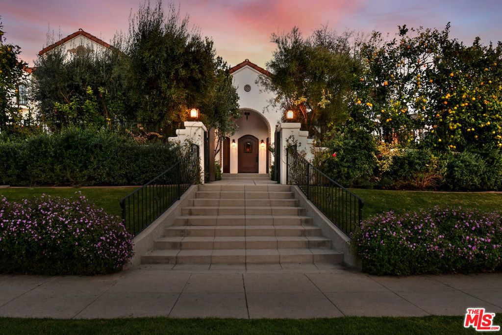 Photo of 4352 Forman Avenue, Toluca Lake, CA 91602 (MLS # 26668785)