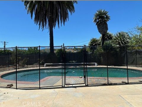 Photo of 215 Hilltop Dr, Paso Robles, CA 93446 (MLS # SC25277423)